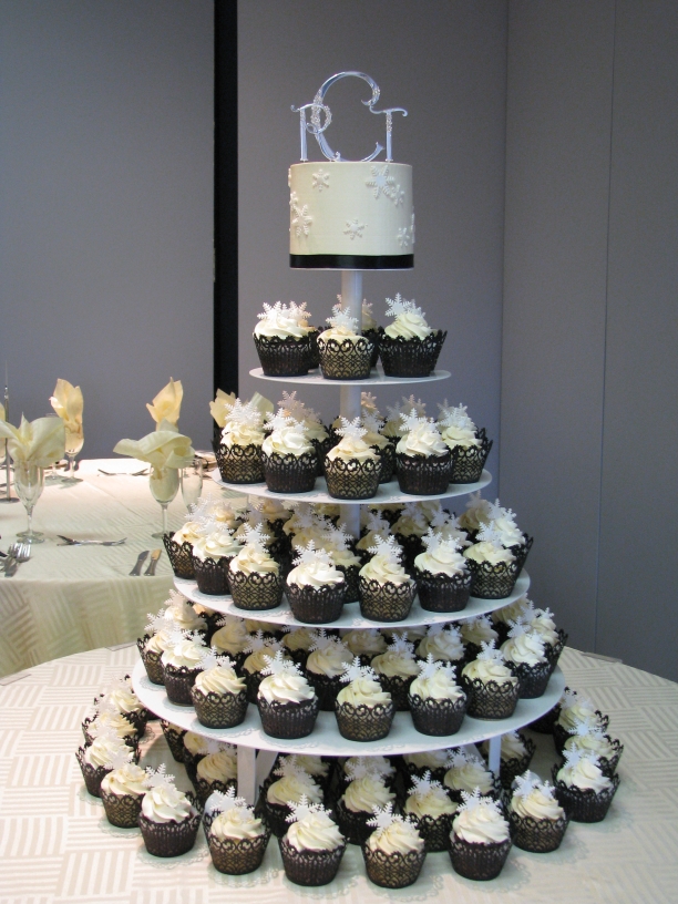 cupcakes can be just as glamorous and jaw dropping as any fancy wedding