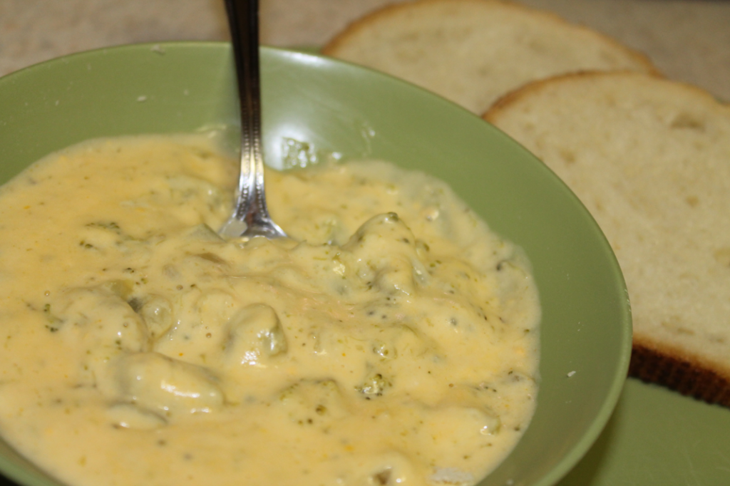4 Ingredient Broccoli Cheddar Soup Recipe ~ Homeketeers #Soup #Dinner #Recipe