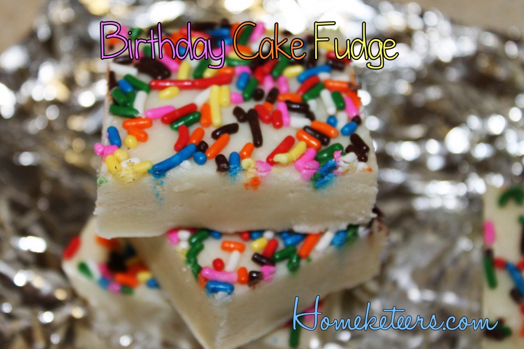 Easy Birthday Cake Fudge ~ Homketeers #Desserts #Recipes