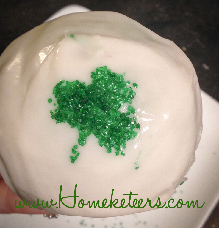 Easy St Patrick's Day Cupcake Decorating & Free Printables